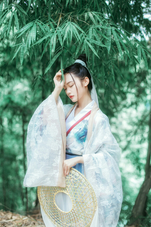 帮助别人就是帮助自己,而不是把自己置身事外