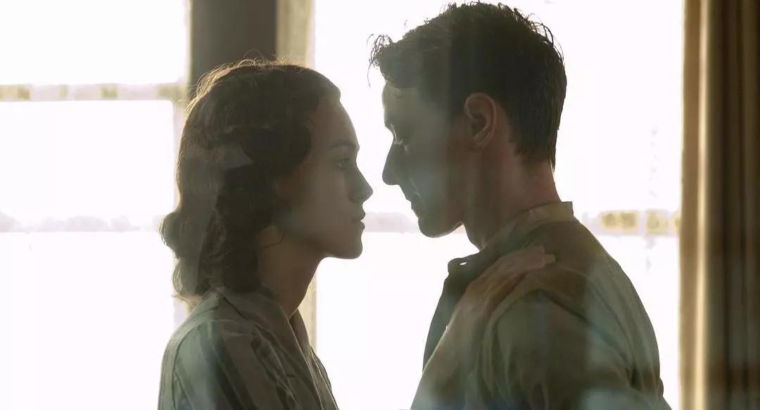 ������ǰ��飬�������˶������