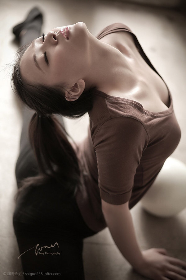 女朋友想深喉 在玉米地里又摸又添|岁月静好