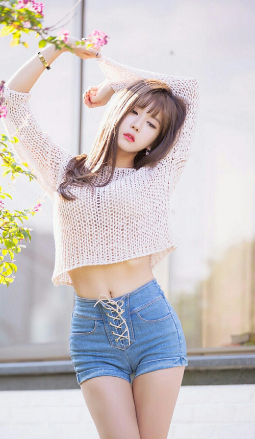 我喜欢被小男人玩双飞 好紧好爽再浪一点