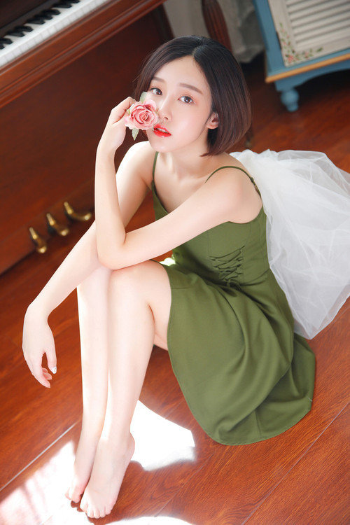 上课被同桌用震蛋折磨 爬进寡妇被窝|花开半夏