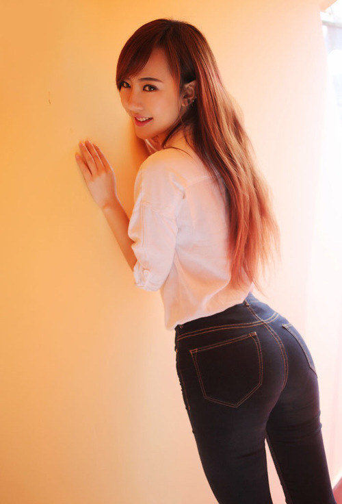 口述老师慢慢把头埋到她的腿间,两瓣湿乎乎全文