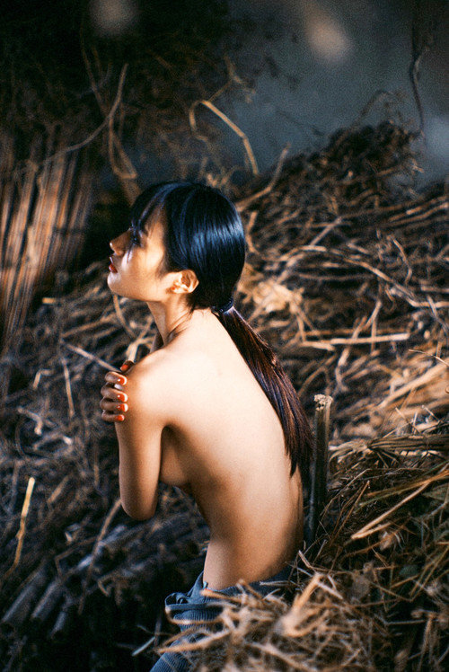 女性被公车骚扰还很爽的小说,又粗又大前后夹击