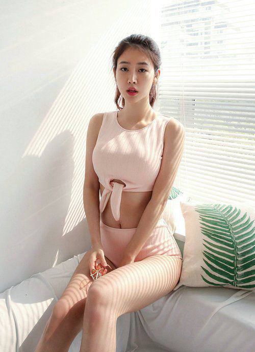 在公车上被轮流进入在马背上粗大撞击花心 简爱