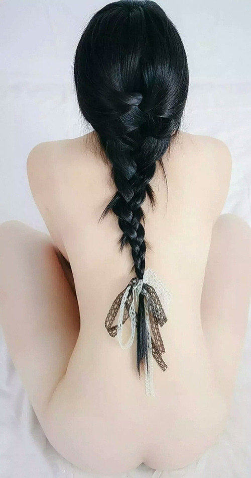 老婆开车我在后面上她闺蜜 拧动她的小核|村乐