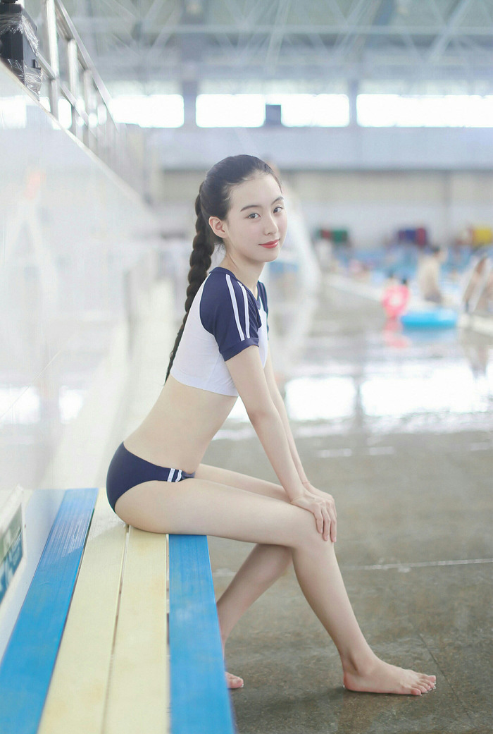 玉女校花的呻呤一女n男辣文,在车上一次比一次深入