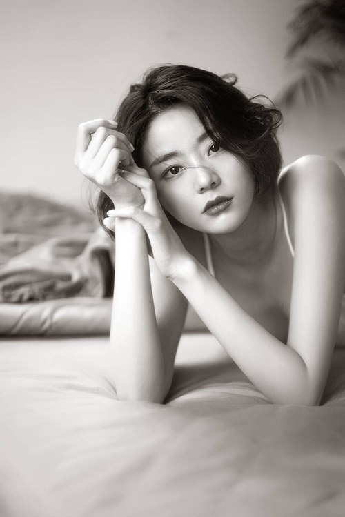 记得曾经的美好,心里只有深深的悲伤