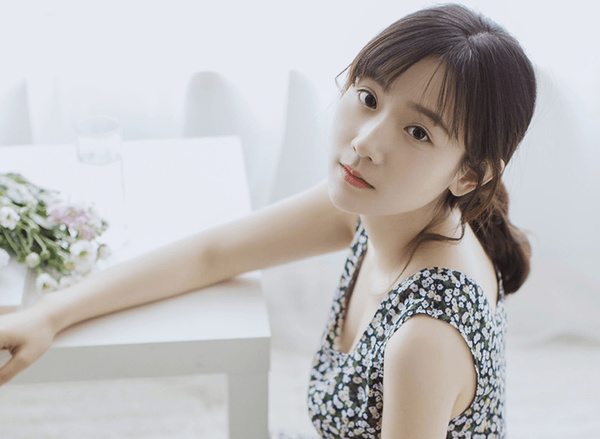 ϲ��һ���˱�����ͣ�Ҳ����۾���©����