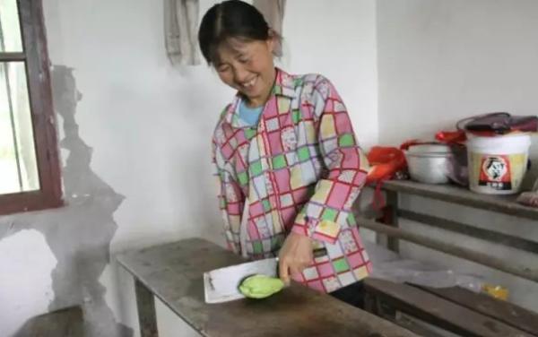 坚守在大山里的女教师:就算这儿只有一个孩子了我都要给他教了