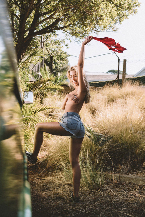 bl高肉强受失禁尿出来,邻居老头揉捏我奶头