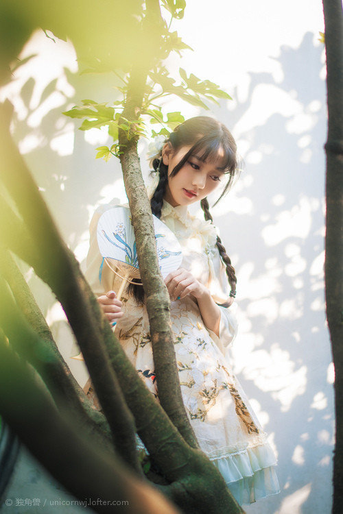 所有的喜怒哀乐都沉默,起于美人皮也终于美人皮