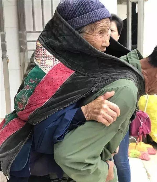 家有一老如有一宝,老人需要的是陪伴不是金钱