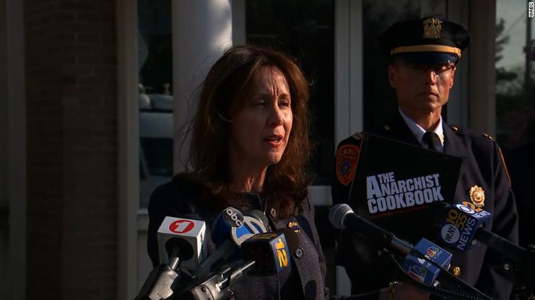 ŦԼ�������߻���ѧУ����ը�����⵽ͬѧ�ٱ�����