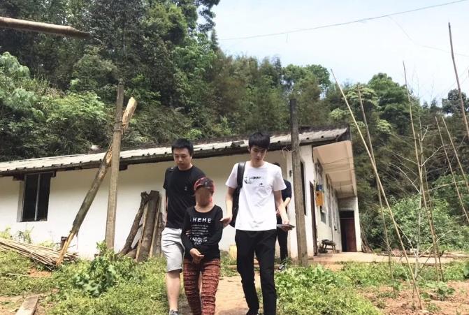 0001.jpg 悲催男子网恋两任女友都是骗子,微信转完账就被拉黑