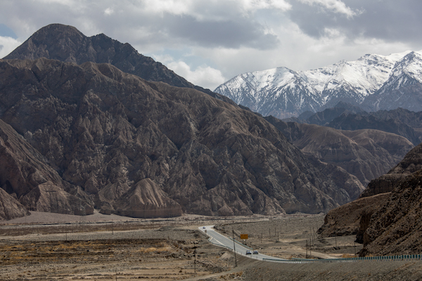 新疆早春四月的诱惑,那是开往另一场盛大的春天