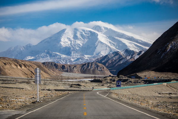 新疆早春四月的诱惑,那是开往另一场盛大的春天