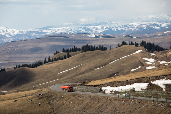 新疆早春四月的诱惑,那是开往另一场盛大的春天