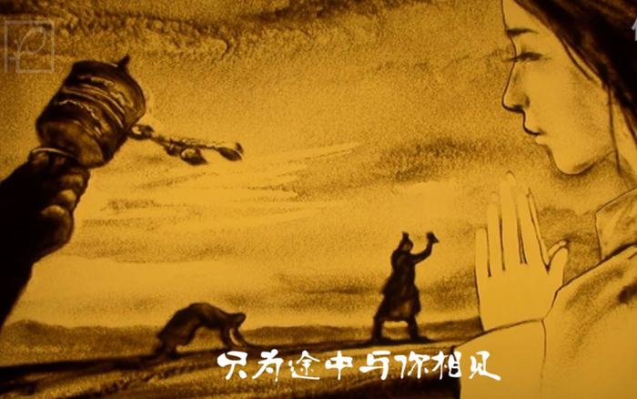 烛光闪烁人影婆娑,雪那么深下得那么认真