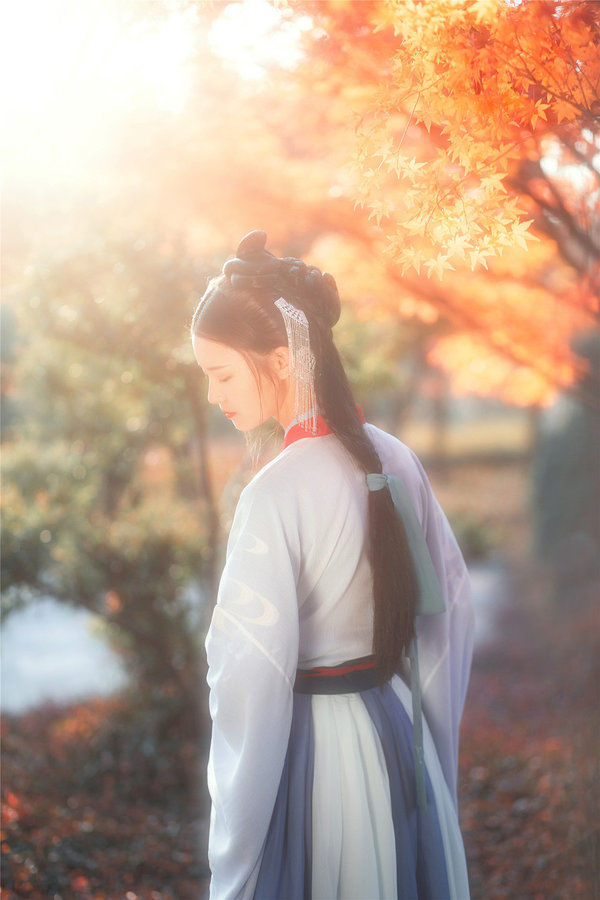 青春和情怀,弥漫一湖的梦和忧伤