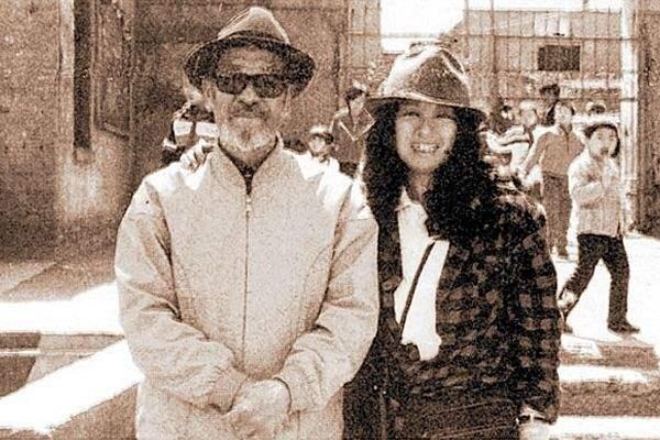 忘年虐恋:三毛为爱奔赴新疆,落寞回台湾后自缢身亡