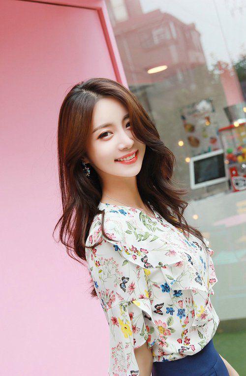 洞峡谷历险记|古老的穿洞村寨宁静而美丽