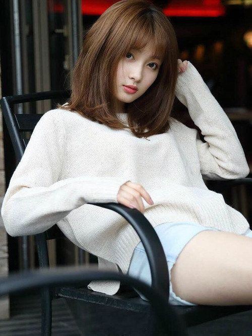 压住她的腿 撕开她的衣服 |下面能看流水的小黄文