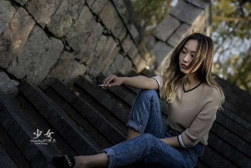 两根硕大一起挤进小紧_逍遥小房东