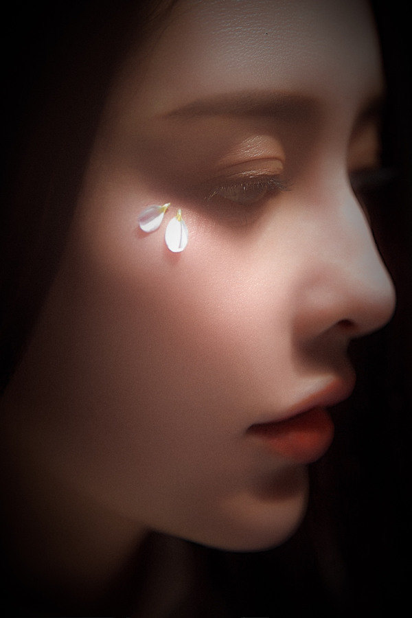 他抬起她的一条腿贯穿| 经典耐看文笔好的小说