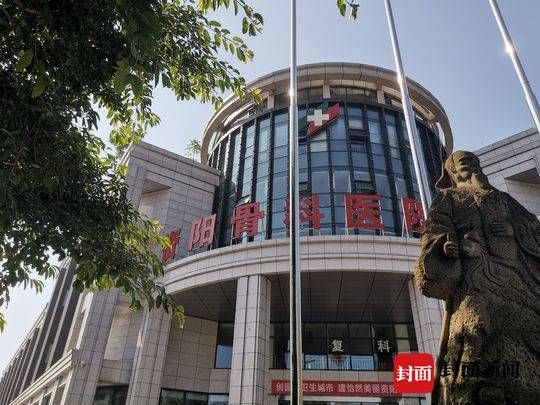 孩子骨折入院,医院名不符实,医院回应:改制才刚结束,并不存在欺骗诱导