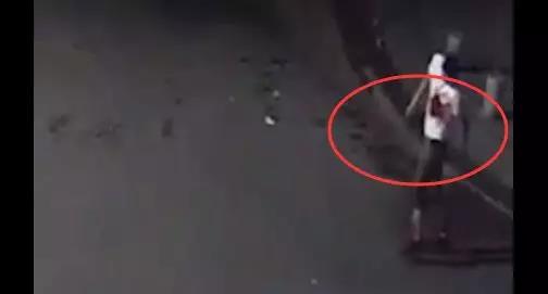 见义勇为!湖北27岁男子凌晨制止两盗贼被刺五刀,两嫌疑人被抓