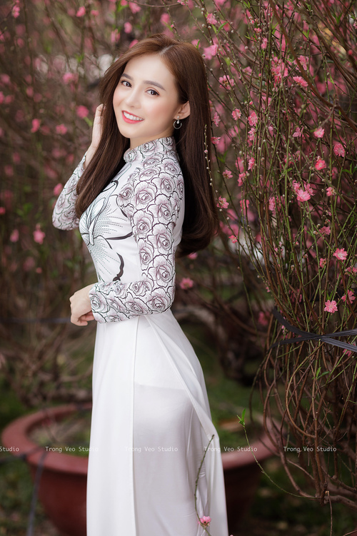 两性故事吃奶添下面|与六旬老妇性欢小说