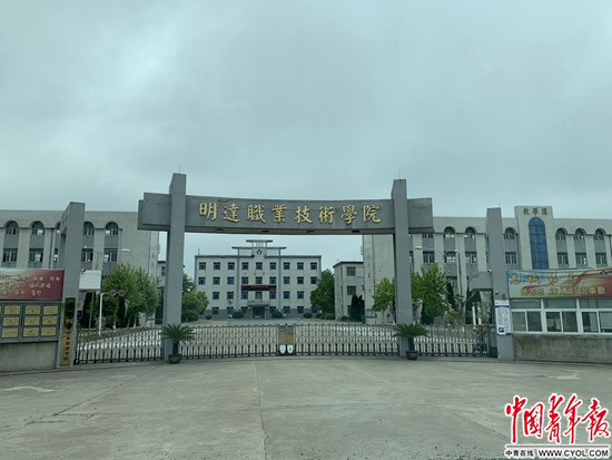 进入了高铁时代”,可他们驶向光明的列车被迫停下