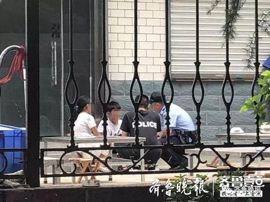 亲爹把儿女扔到烧烤店门口:孩子母亲早已离职
