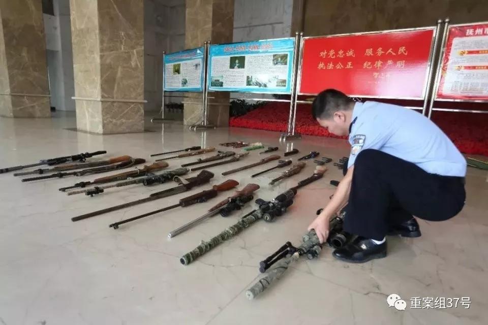 命案轻判:涉黑案男子持枪杀人仅判3年半