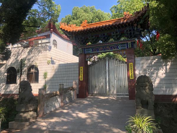 阴森、诡异的古床博物馆:是博物馆还是酒店