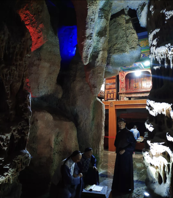 阴森、诡异的古床博物馆:是博物馆还是酒店