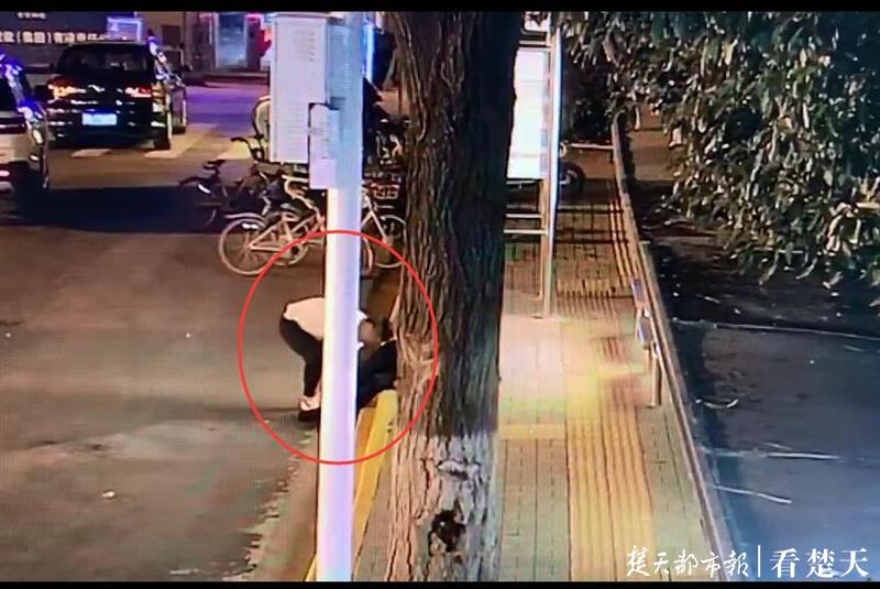 零容忍!网约车司机从呕吐物里盗走手机