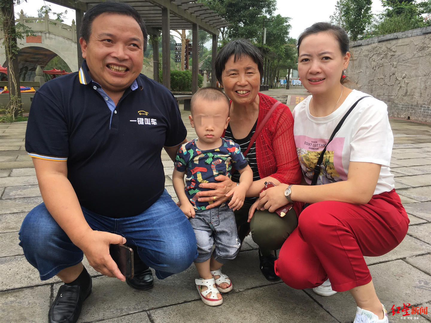 栏杆高度42公分:质疑景区存安全隐患