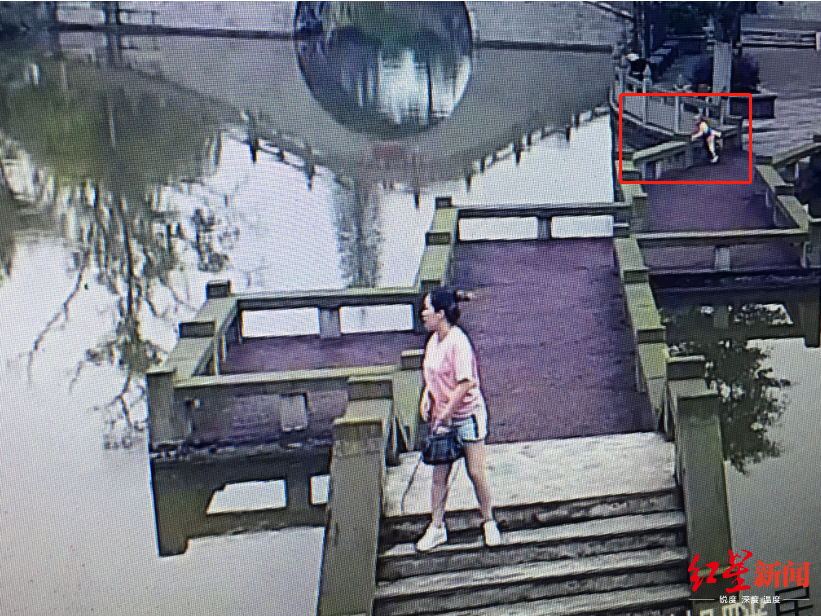 栏杆高度42公分:质疑景区存安全隐患