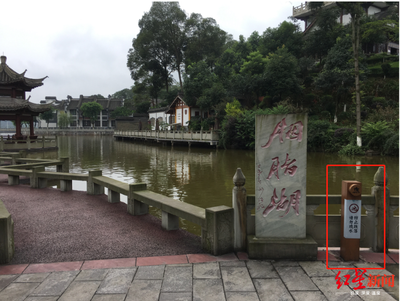 栏杆高度42公分:质疑景区存安全隐患