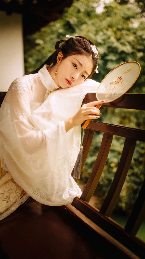 独自一人的说说:嘿,少年,我喜欢你呀