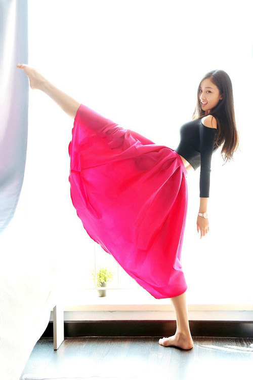 绑在床上双腿张开轮流_ 总裁狰狞巨物涨成紫红色