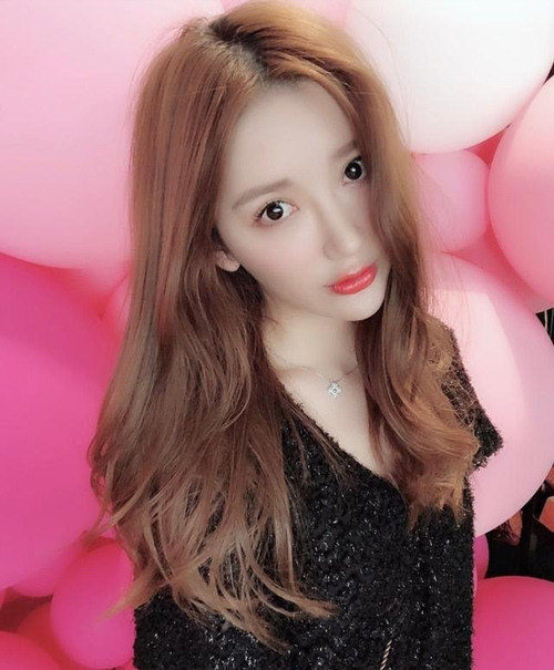 燃情蜜宠:总裁的头号小鲜妻 许羡脑子里一团乱麻