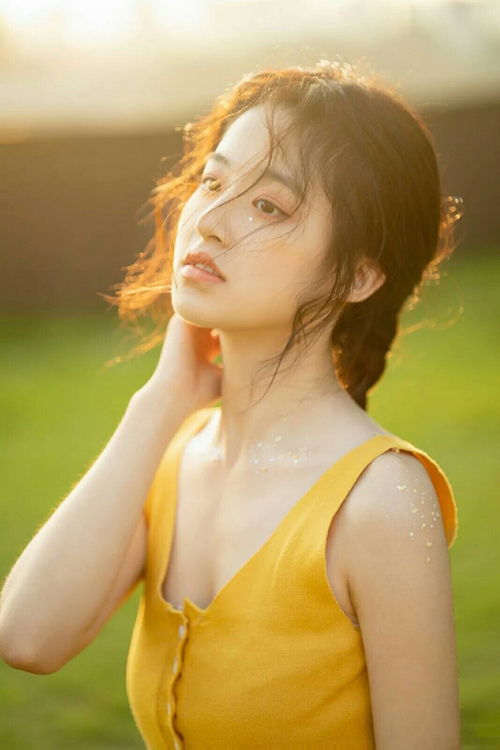 如何用狗尾巴草编小狗,心灵手巧的外婆