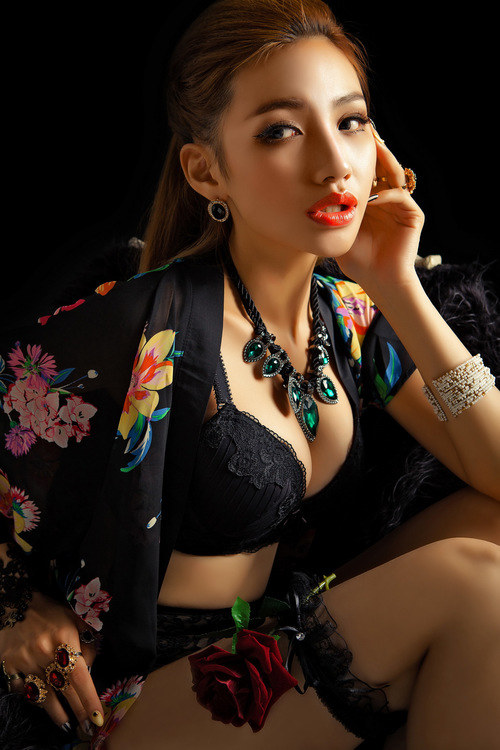 王爷粗暴进入公主|长期霸占养女小说