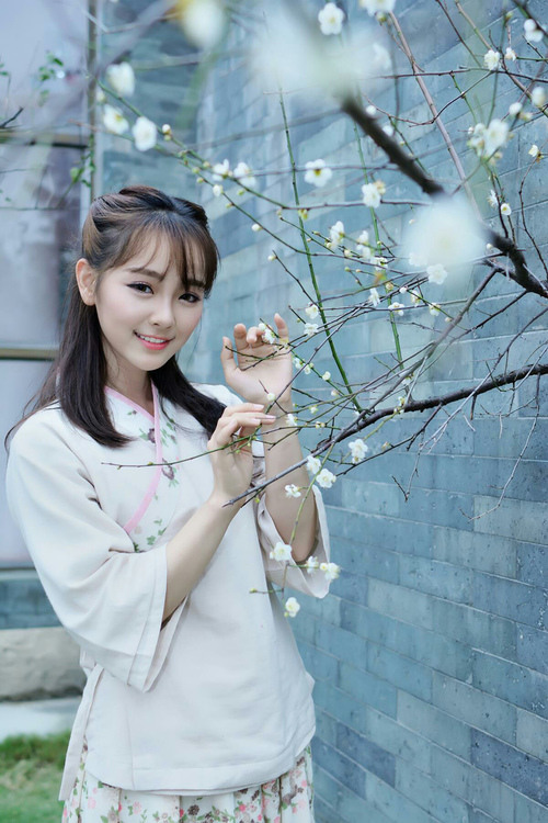 在车上被一次次日|诱惑岳母的肥