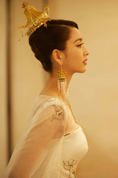 淫荡少妇|乔致庸的退与比尔·盖茨的让