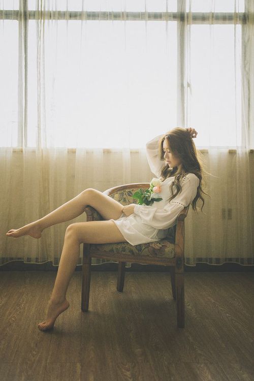 梁容若作者简介|猴子吃花生米